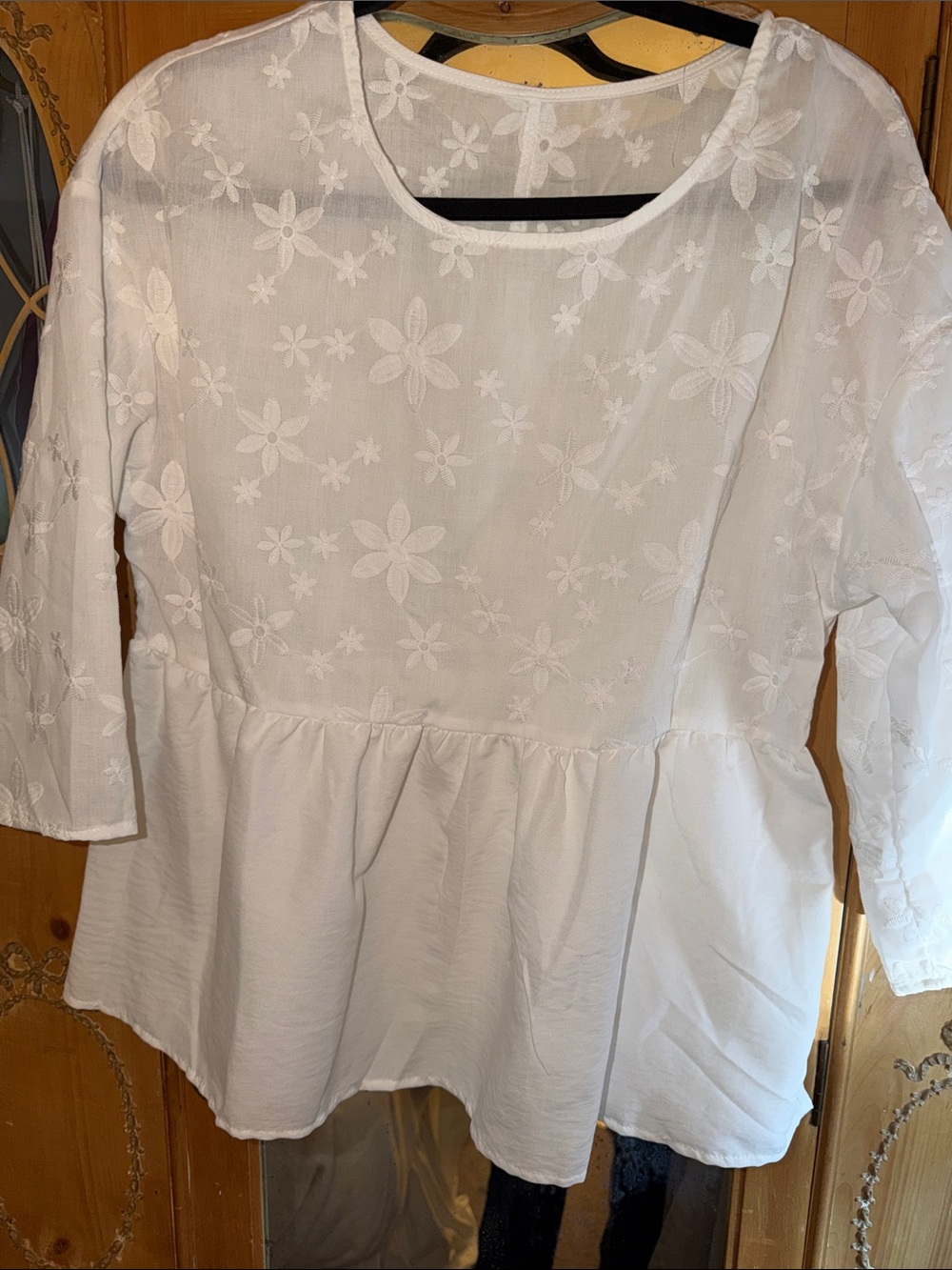 Source Unknown White Floral Embroidered Peplum Tunic